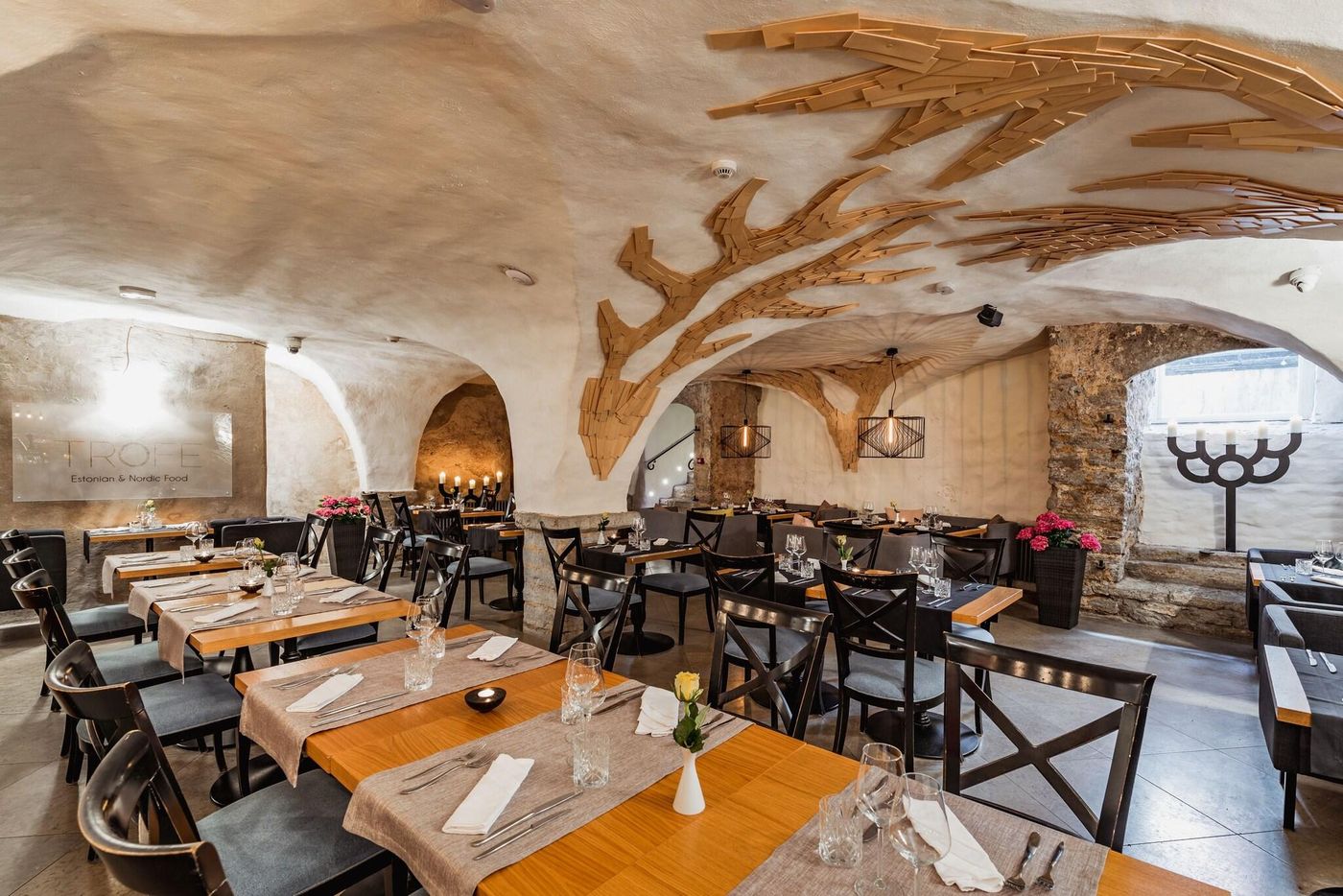 Meriton-Old-Town-Garden-Restaurant-24