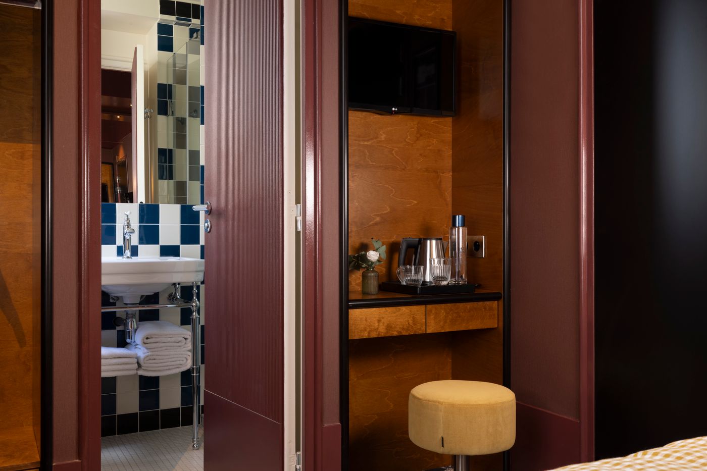 La-Conversation-Room-25