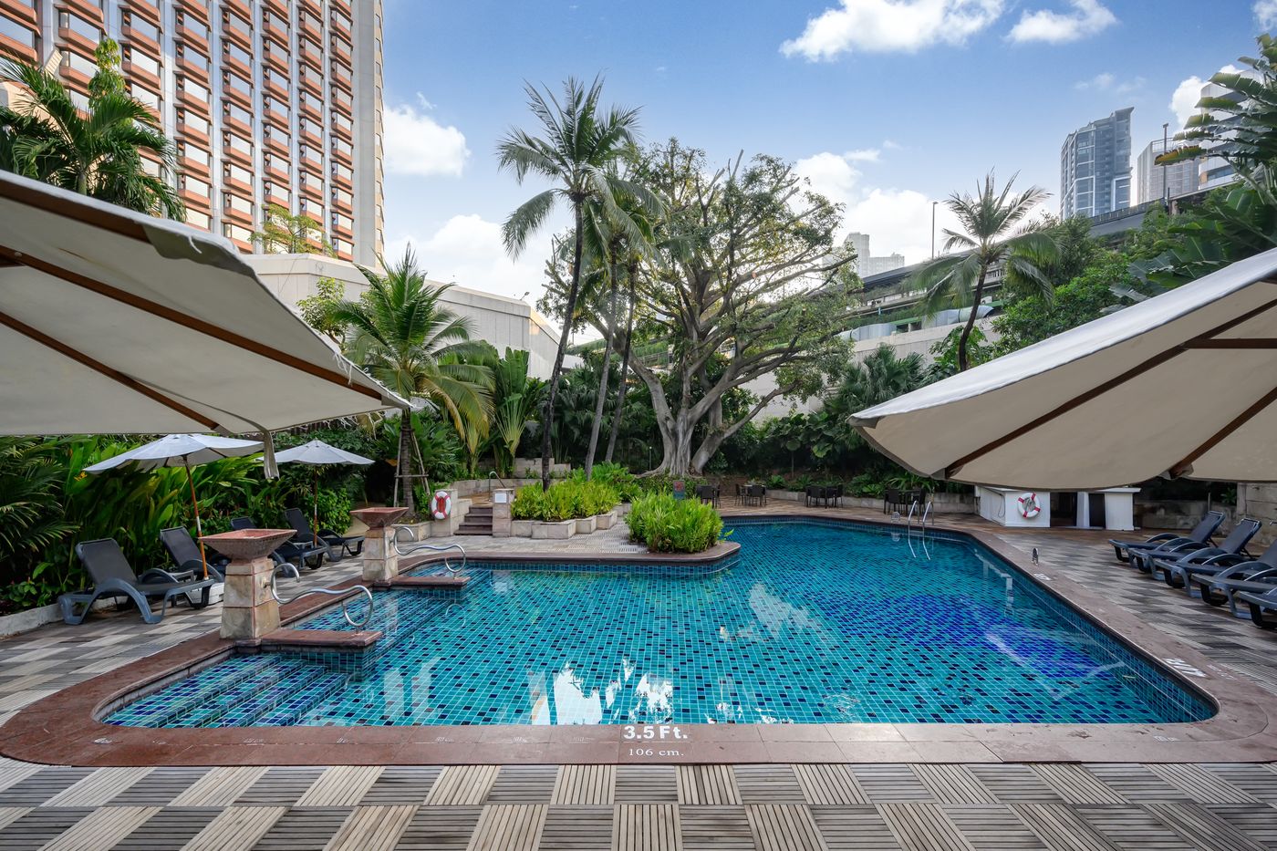 Centara-Grand-at-Central-Plaza-Ladprao-Bangkok-Pool-72