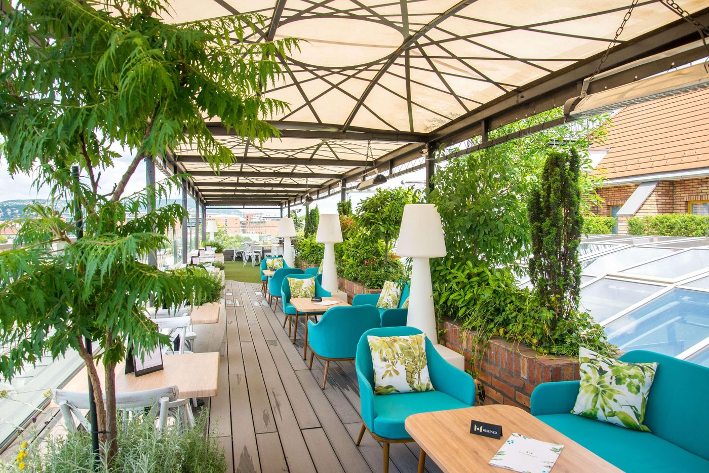 Mystery-Hotel-Budapest-Bar-49