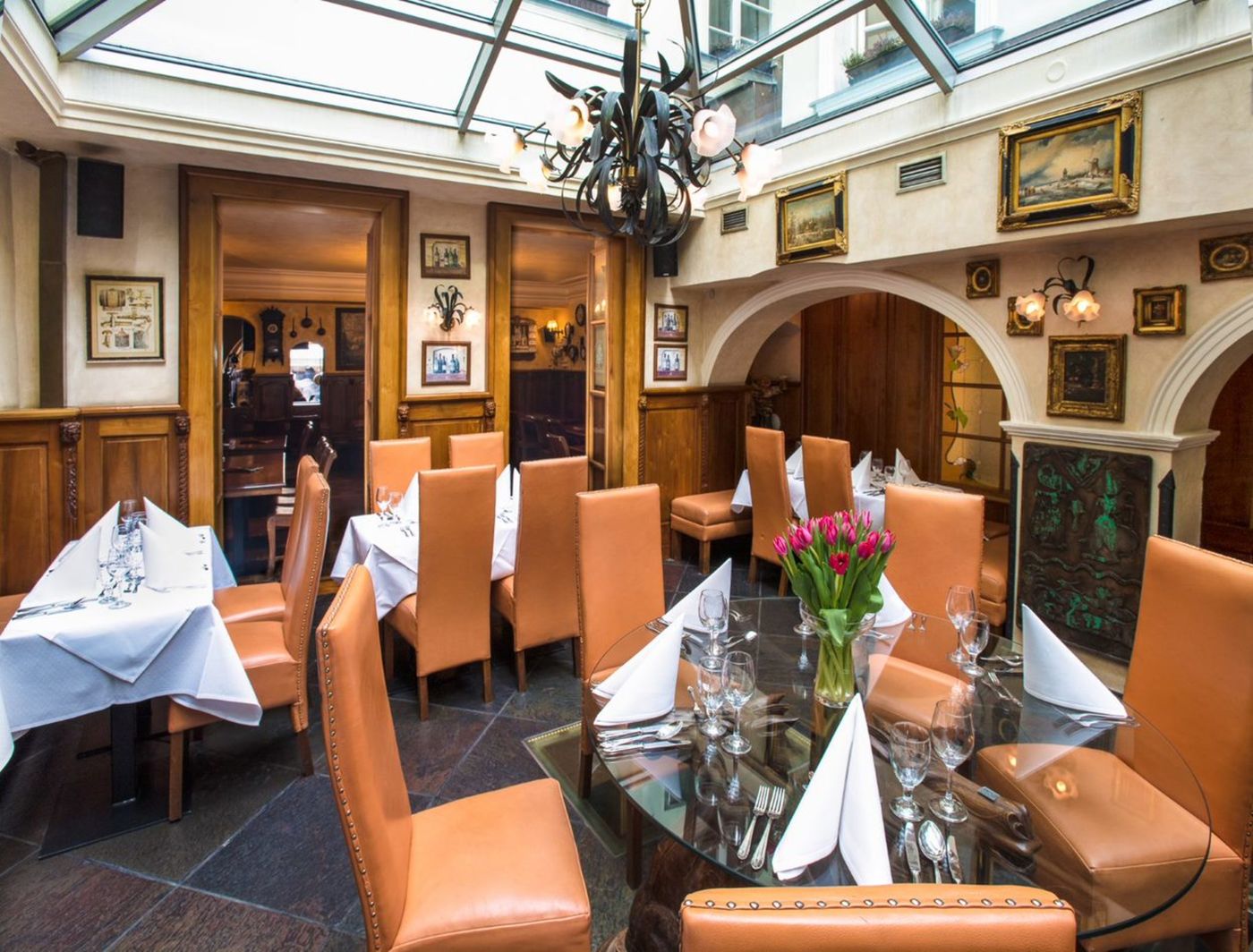Hotel-U-Zlateho-Stromu-Prague-by-BHG-Restaurant-44