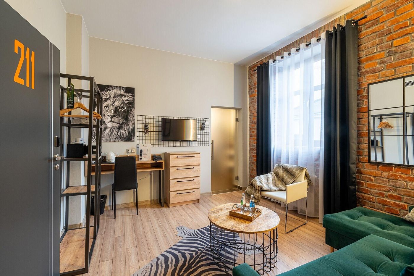 Art---Garden-Residence-Room-7