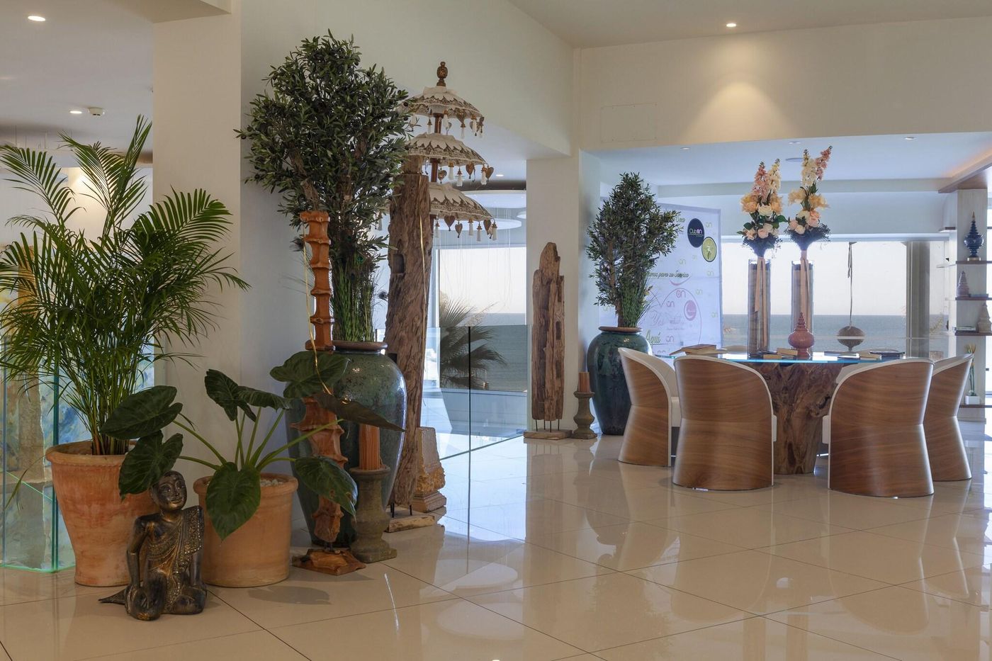 Onhotels-Ocean-Front-Lobby-51