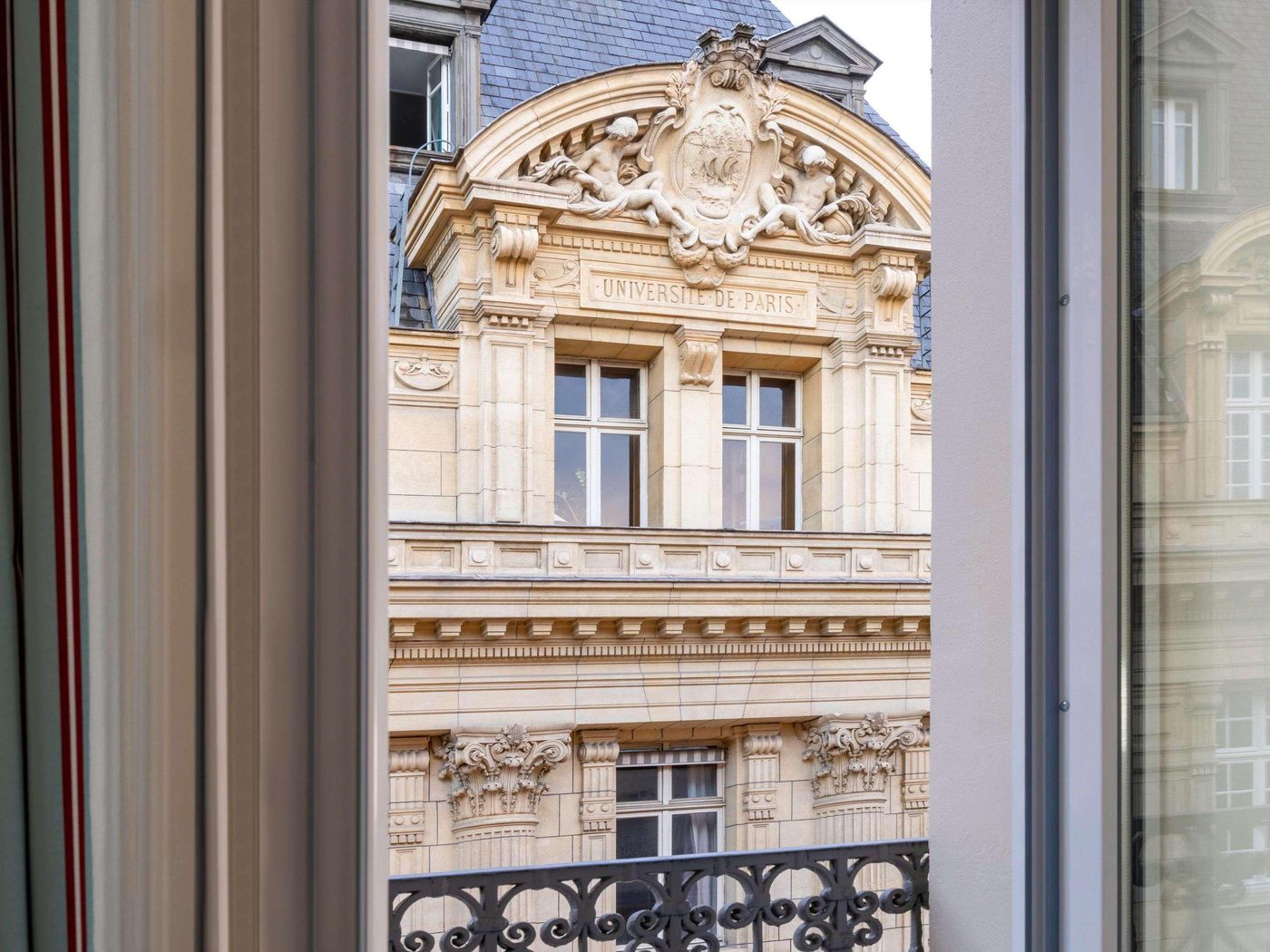 Mercure-Paris-La-Sorbonne-Saint-Germain-des-Pres-Sports-and-Entertainment-3