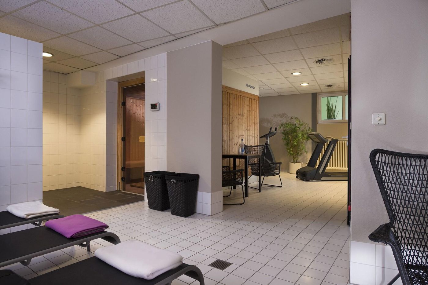 Wyndham-Garden-Potsdam-Sports-and-Entertainment-23