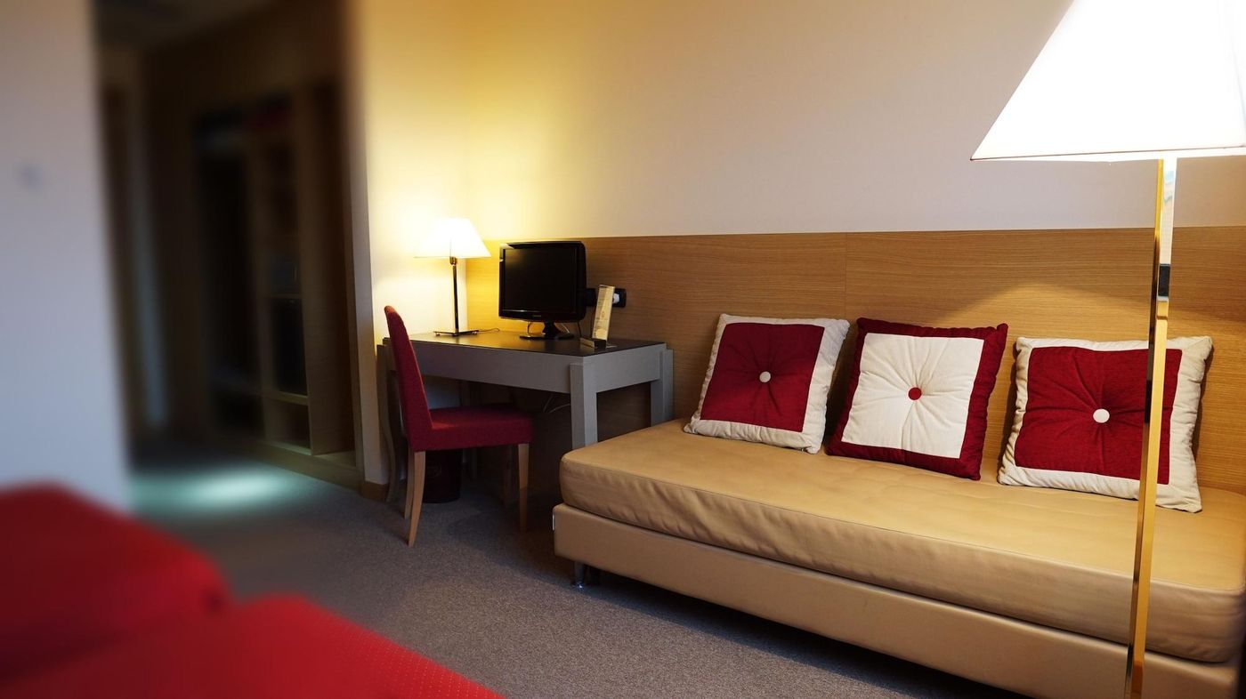 Garden-Hotel-Room-15