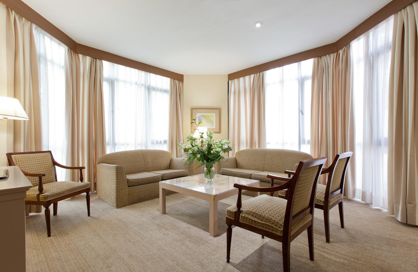 Espahotel-Plaza-Basilica-Room-5