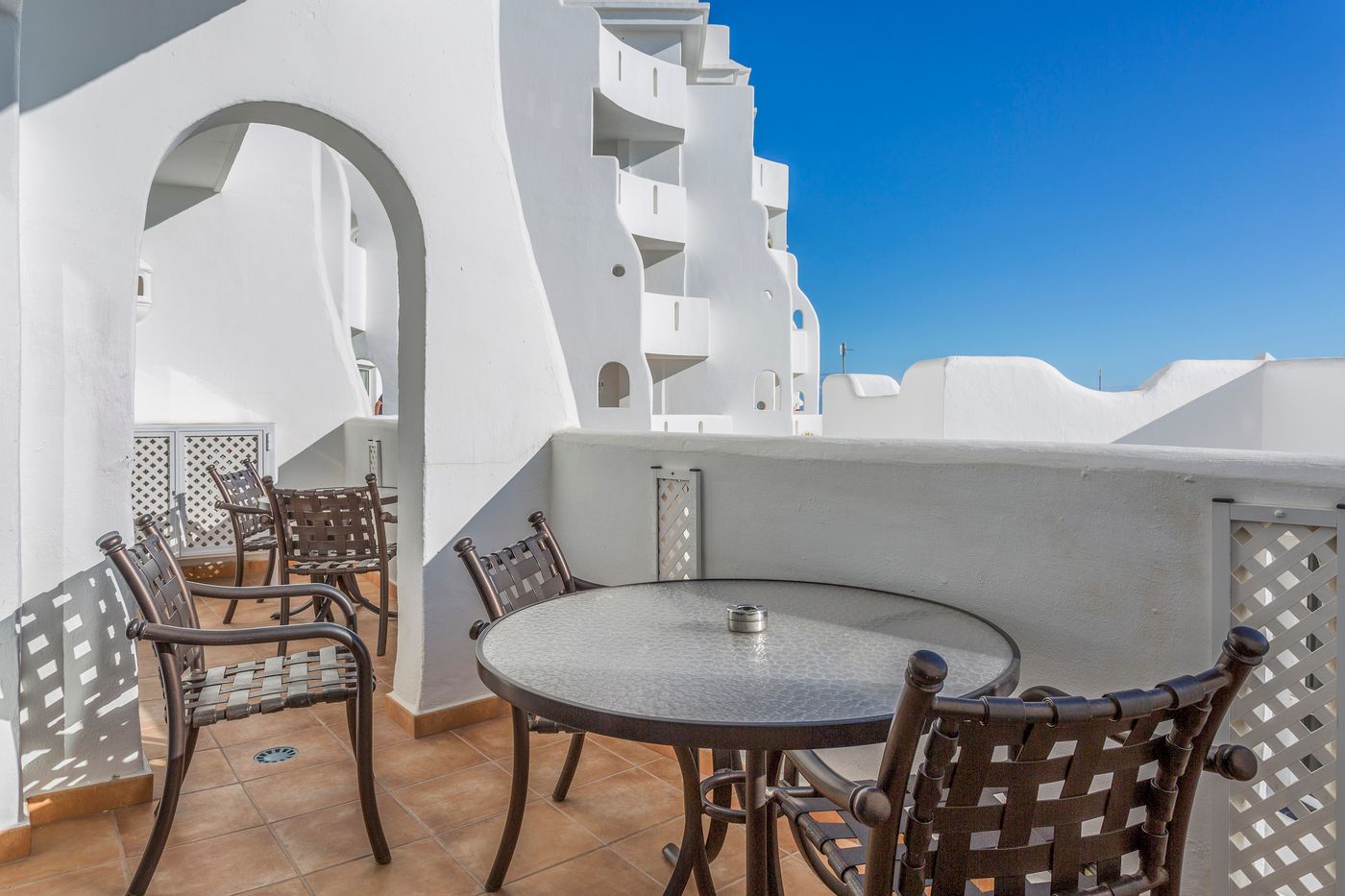 Santa-Barbara-Golf---Ocean-Club-Room-13