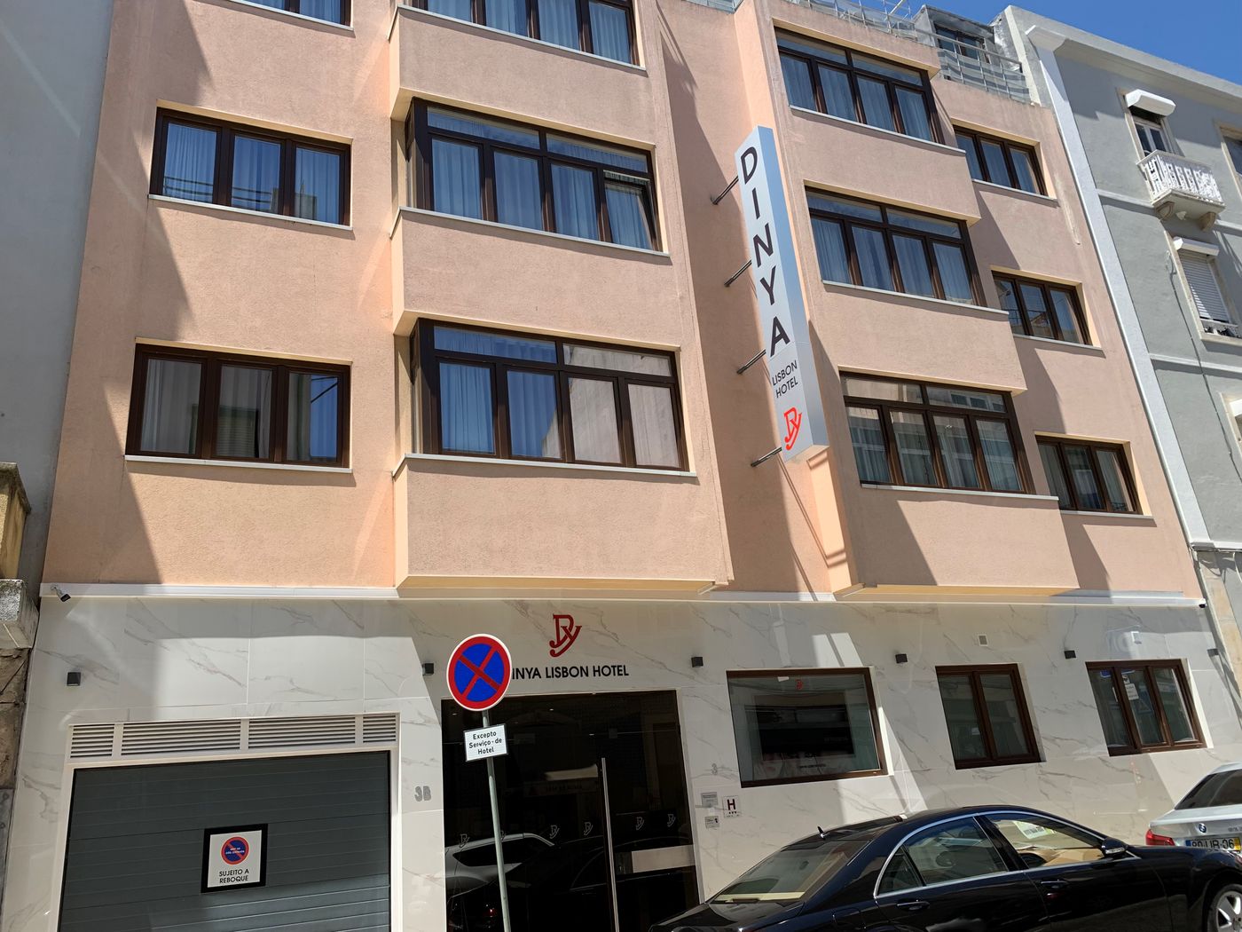 Dinya-Lisbon-Hotel---Lounge-Bar-General-view-1