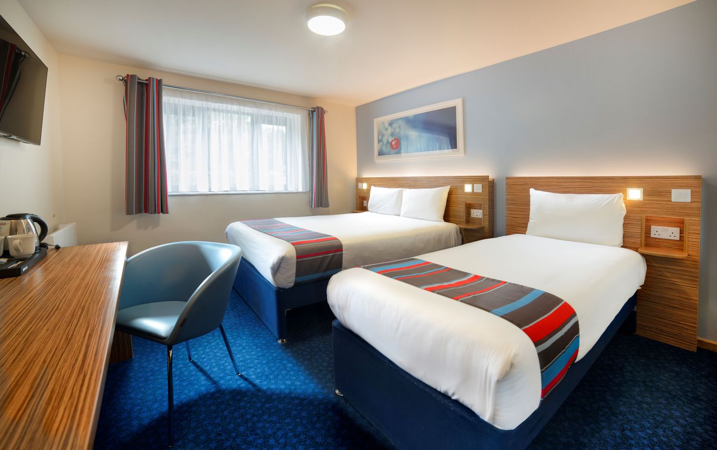 Travelodge-Dublin-Airport-North-Swords-Room-6