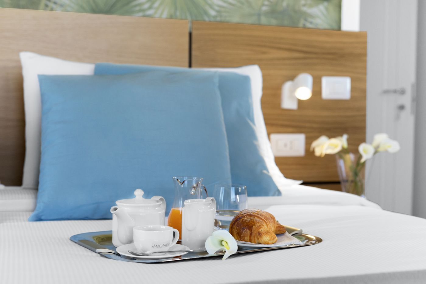 Unconventional-Sorrento-Coast-Room-40