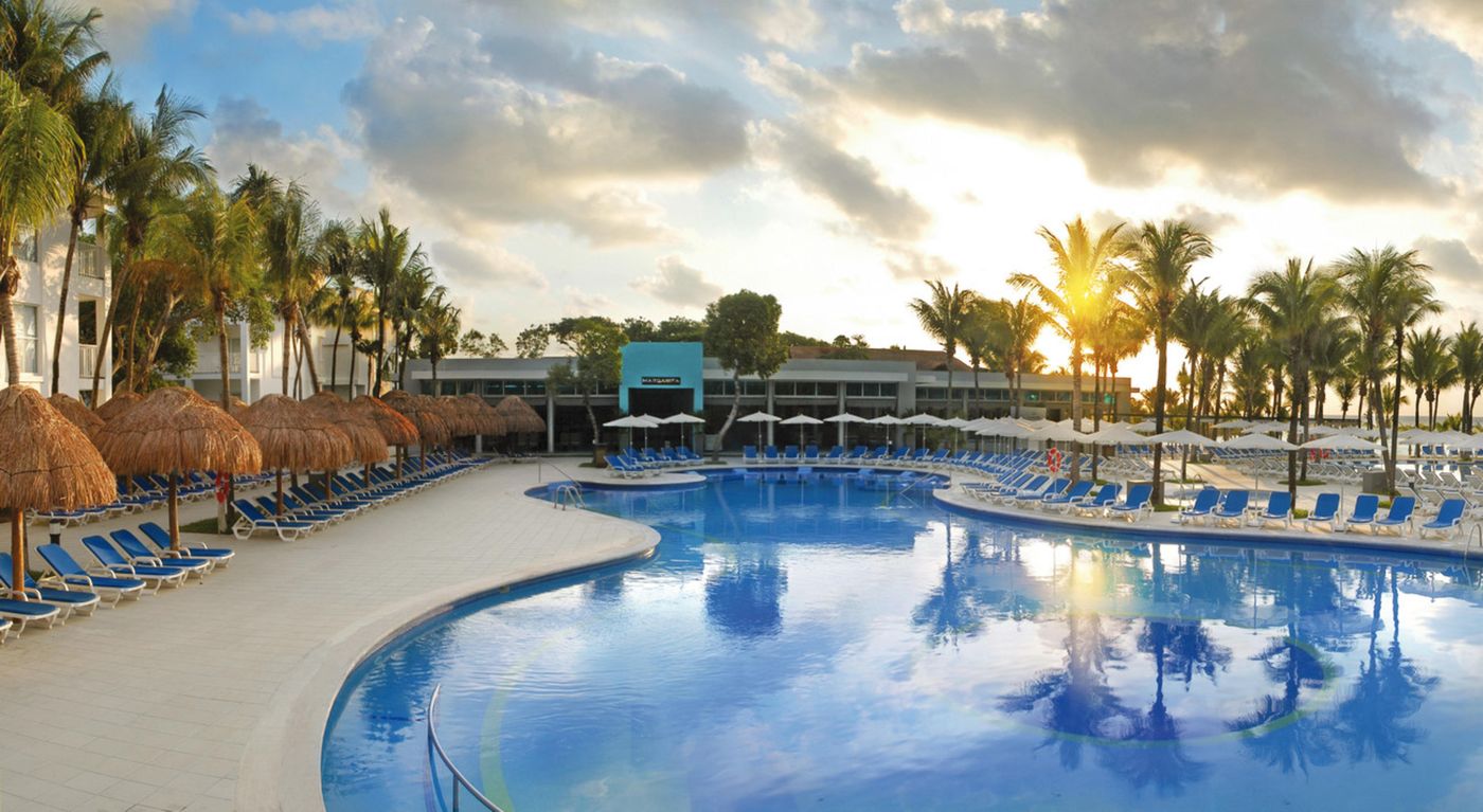 Riu-Yucatan-All-Inclusive-Pool-11