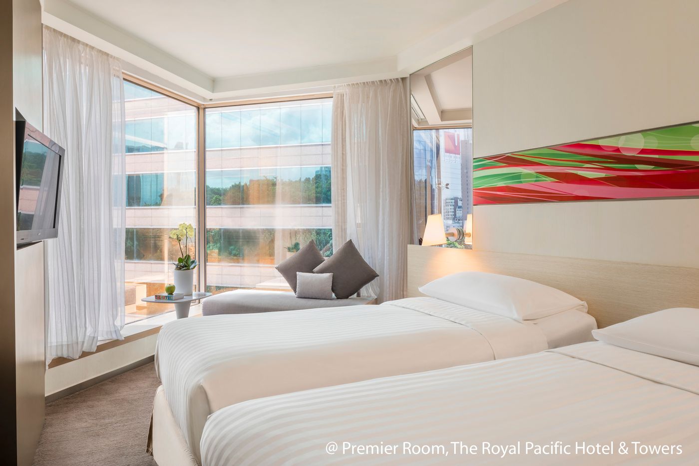 Royal-Pacific-Hotel-and-Towers-Room-15