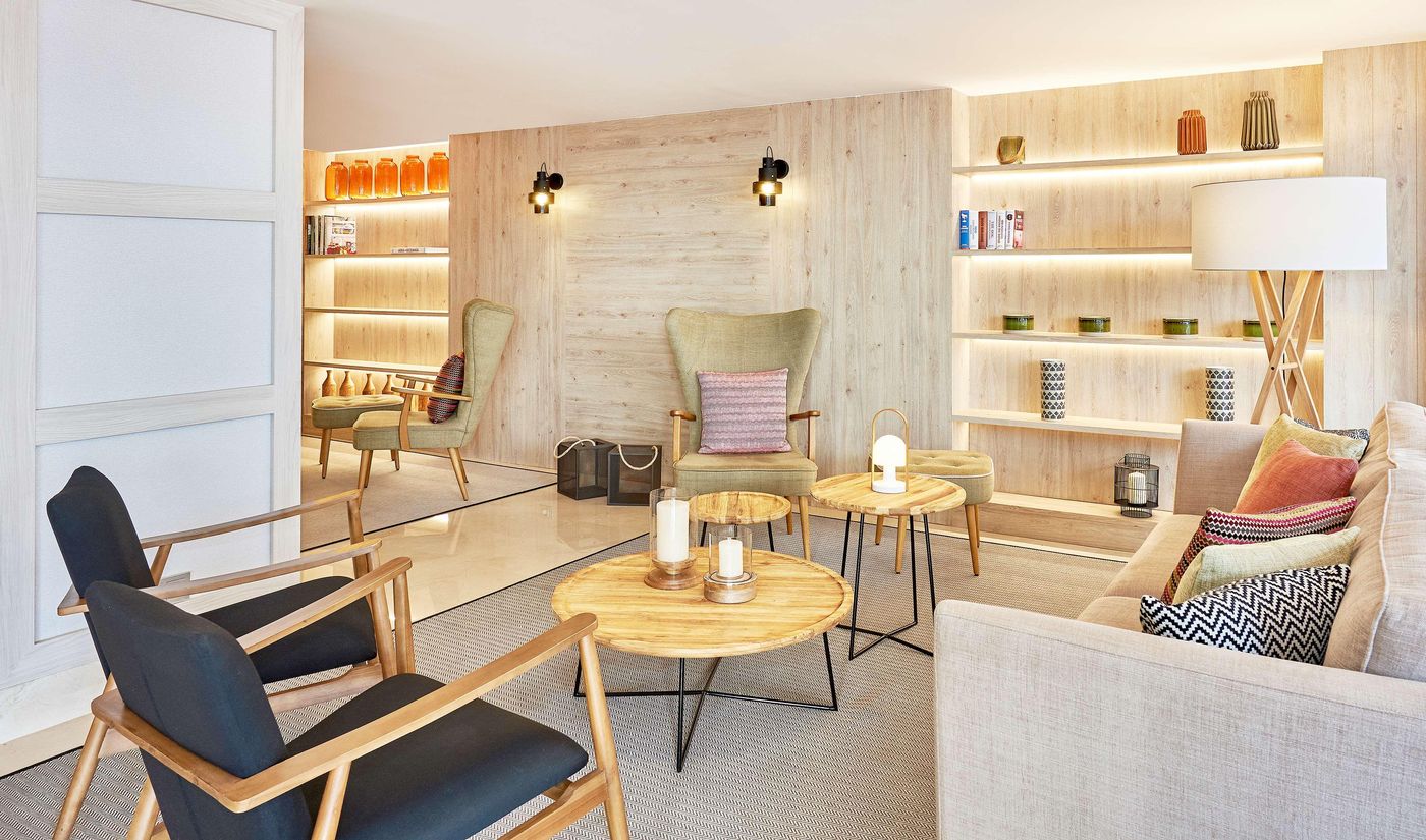 NH-Imperial-Playa-Lobby-41