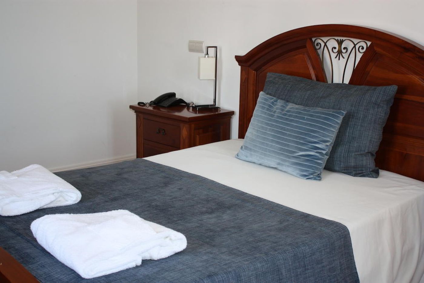 Arts-In-Hotel-Conde-Carvalhal-Room-18