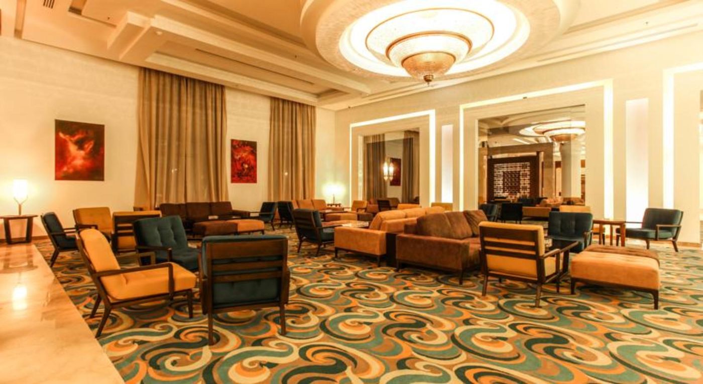 Savoy-Le-Grand-Hotel-Lobby-37