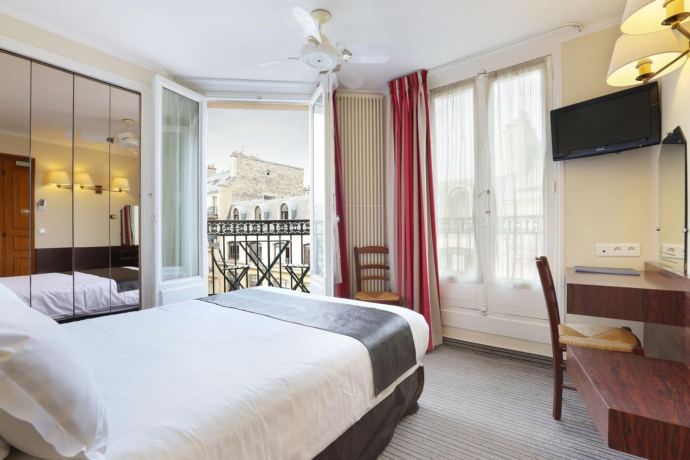 Hotel-du-College-de-France-Room-11