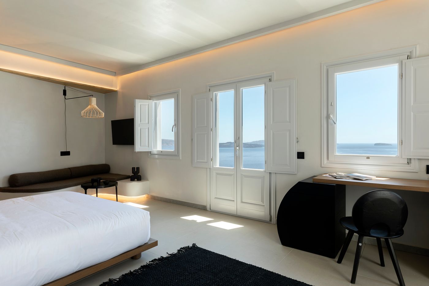 Hom-Santorini-Room-12