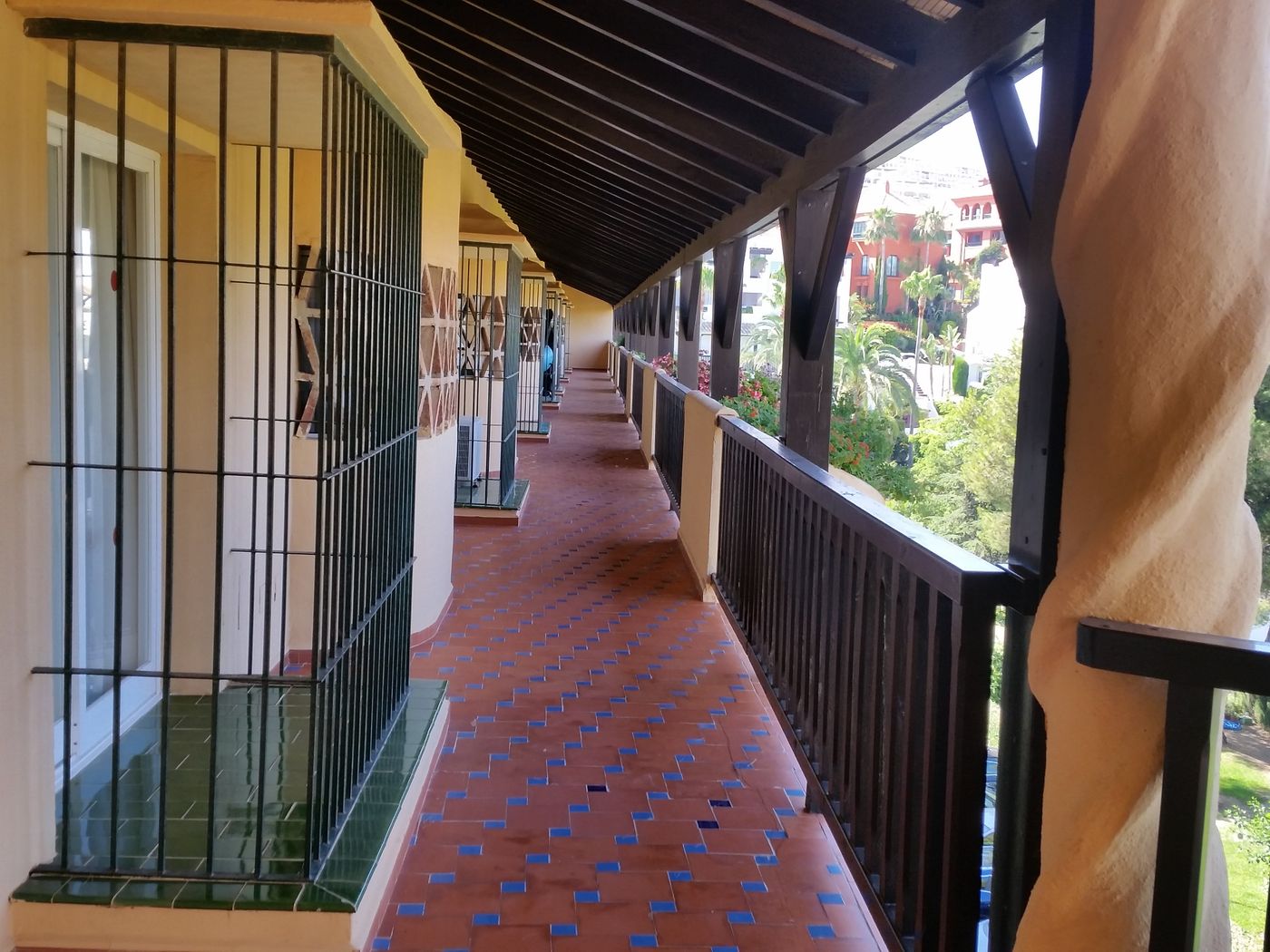 Apartamentos-El-Porton-Lobby-25