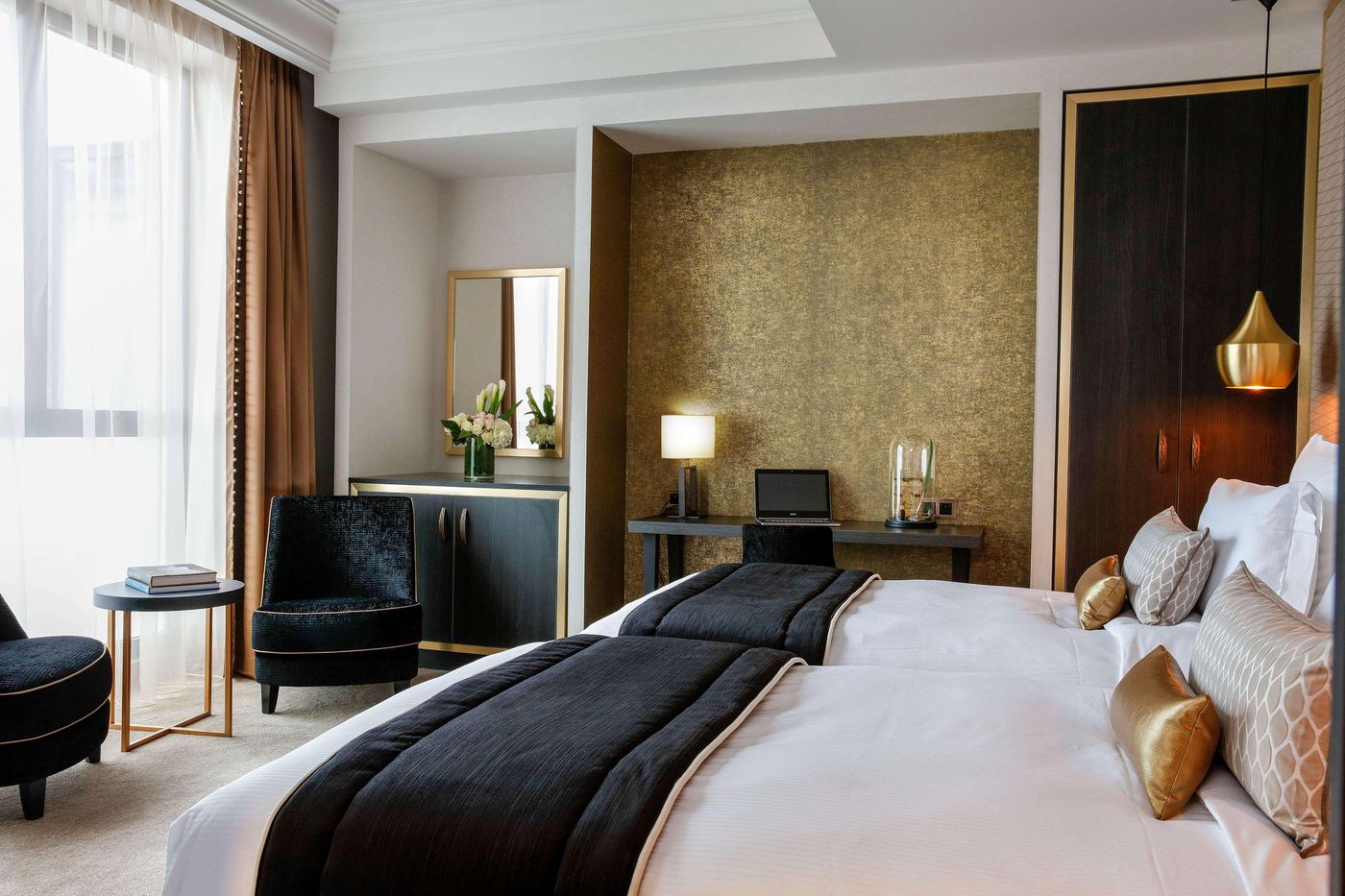 Niepce-Paris-Hotel--Curio-Collection-by-Hilton-Room-16
