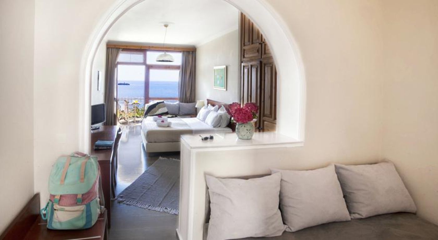 Irida Hotel and Apartments