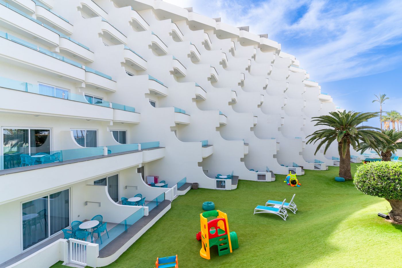 Hovima-La-Pinta-Beachfront-Family-Hotel-Sports-and-Entertainment-9