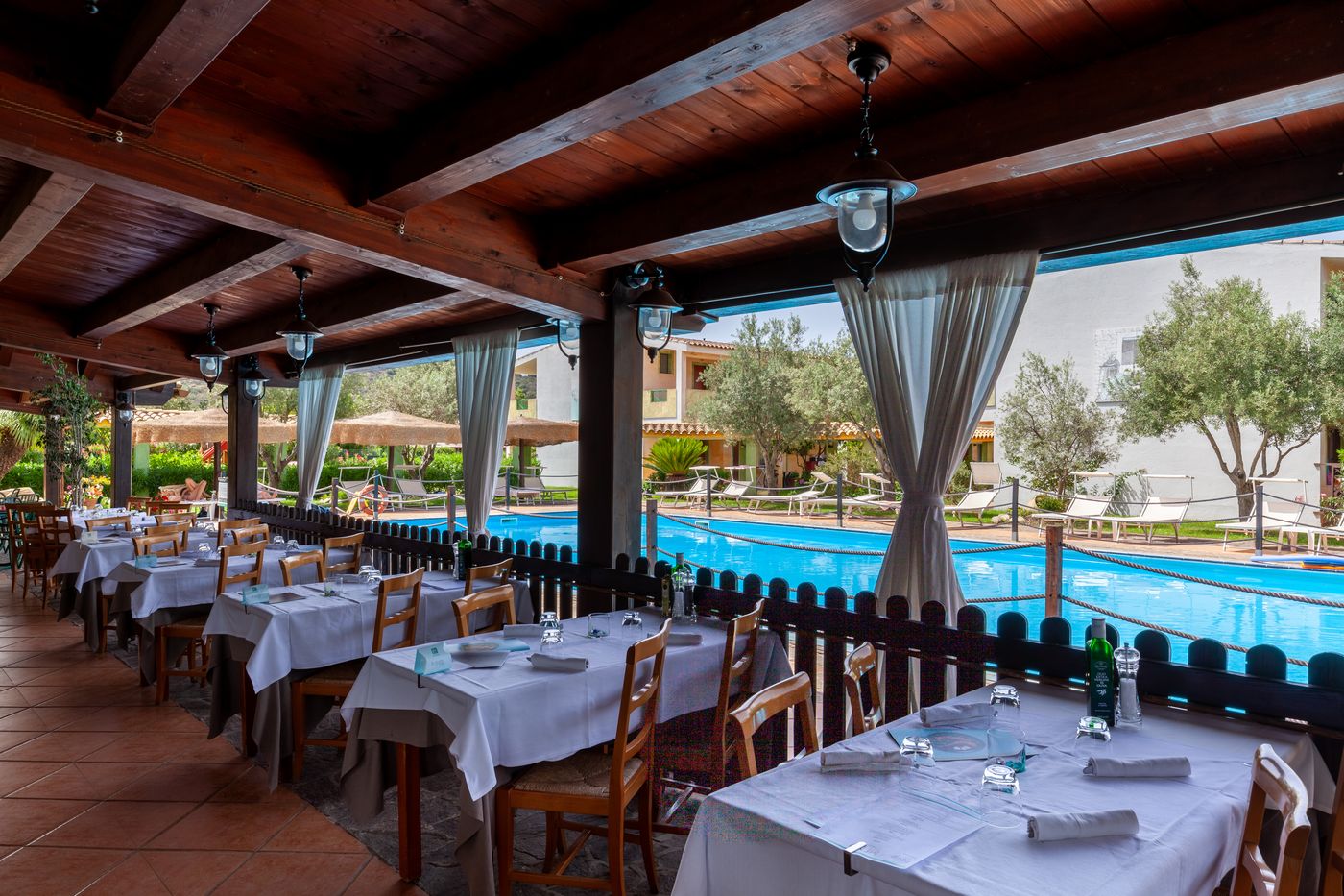 iH-Hotels-Villasimius-Le-Zagare-Resort-Restaurant-6