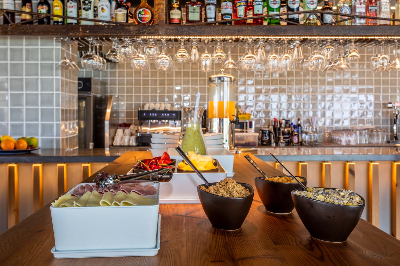 You-and-the-sea-Bar-21