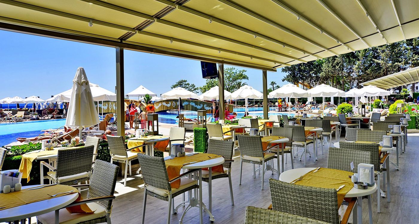 Azura-Deluxe-Resort---SPA-Hotel-Restaurant-10