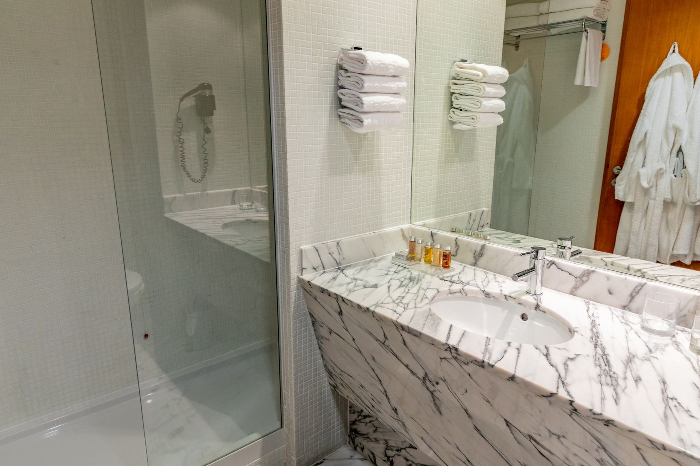 22.07.25 suites hotel Marina club