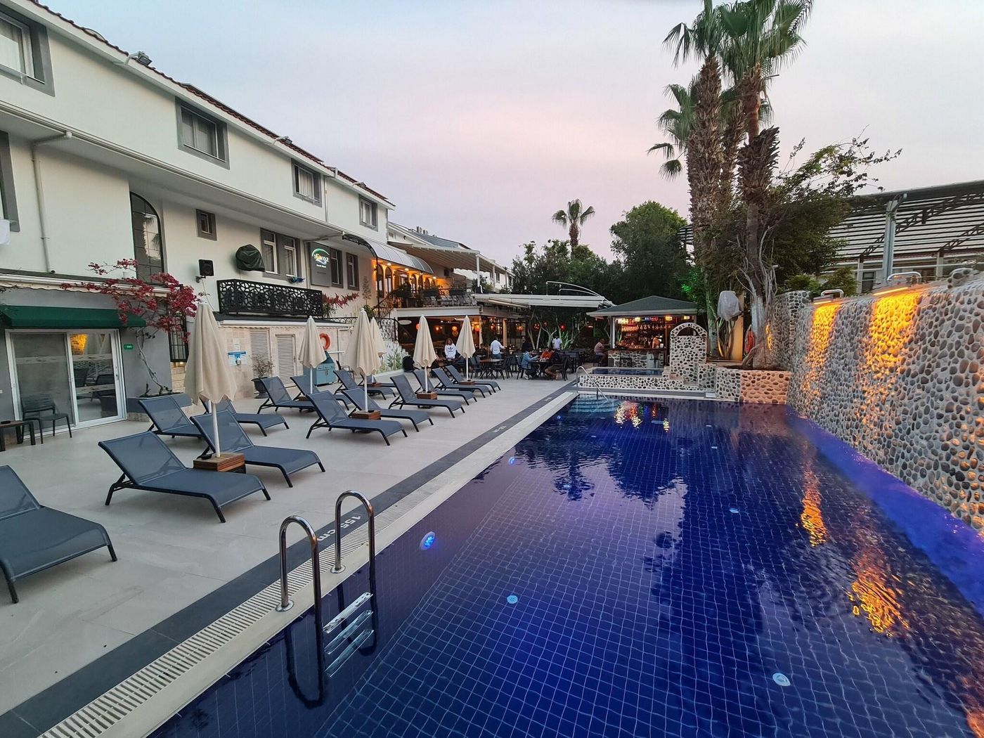 Tonoz-Beach-Hotel-Pool-7