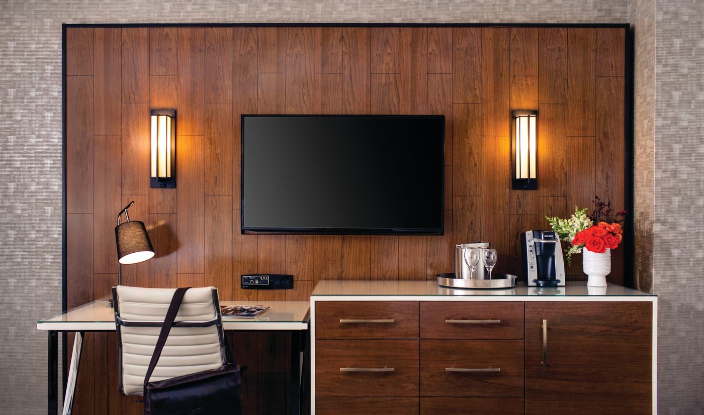 Mandalay-Bay-Hotel---Casino-Room-24