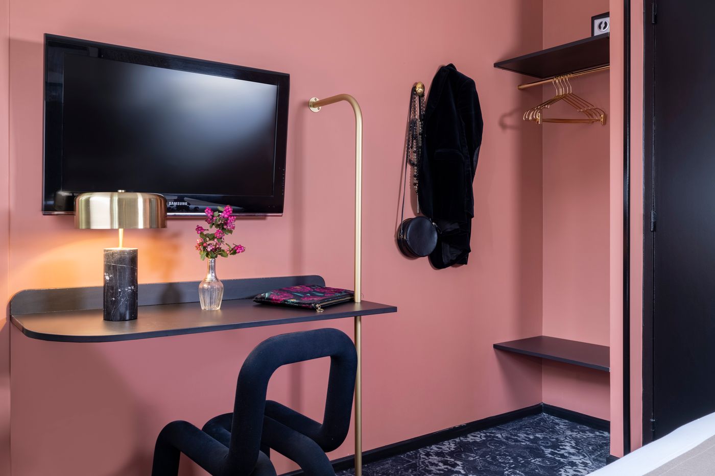 Au-Palais-de-Chaillot-Room-30