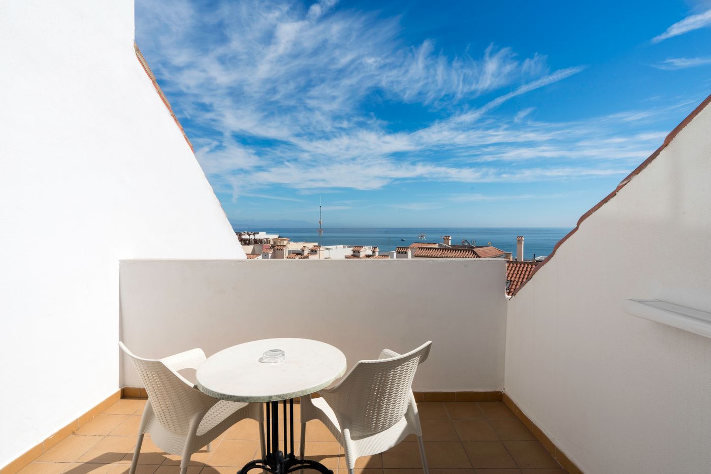 AluaSun-Lago-Rojo-Room-50