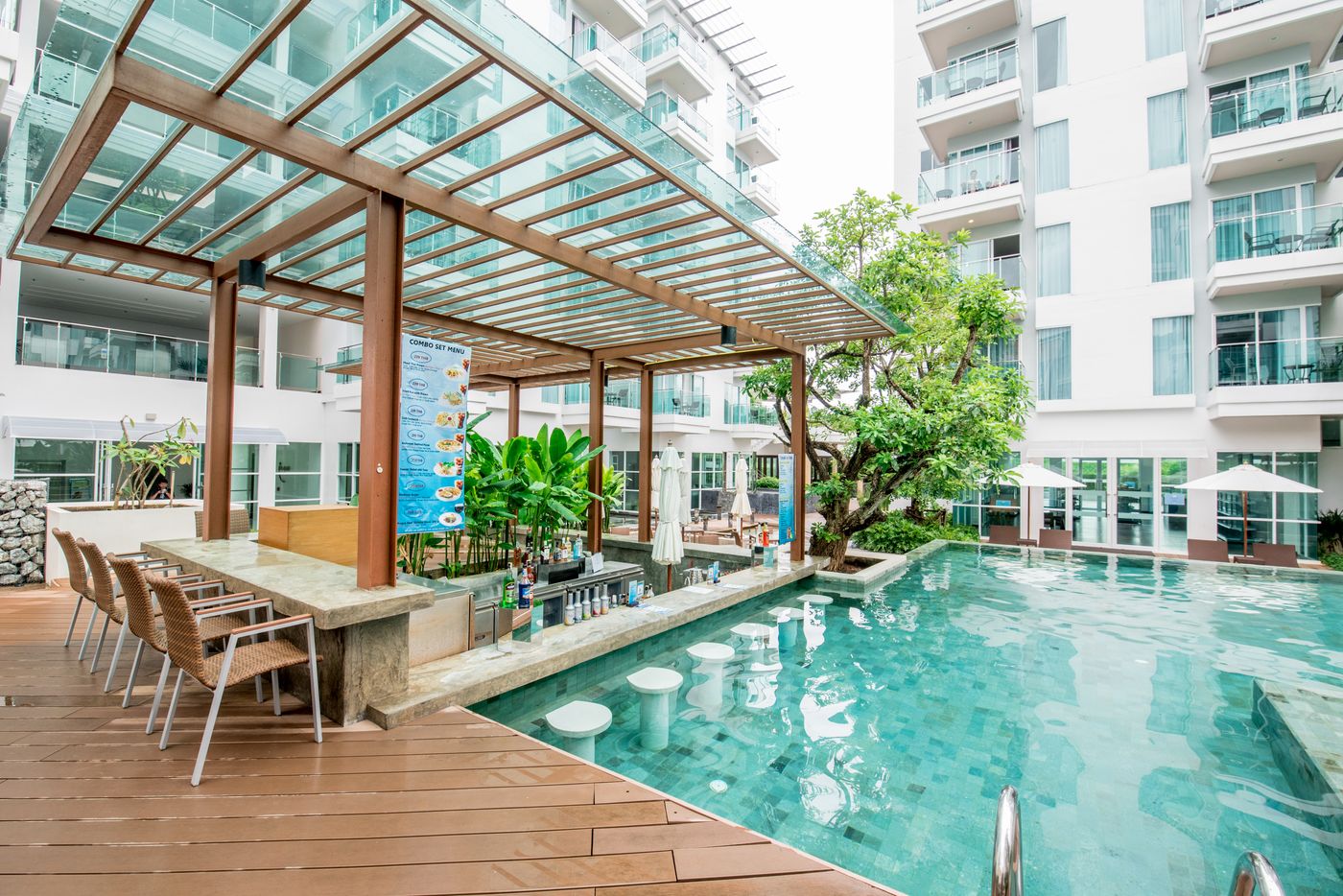 Fishermen-s-Harbour-Urban-Resort-Bar-7