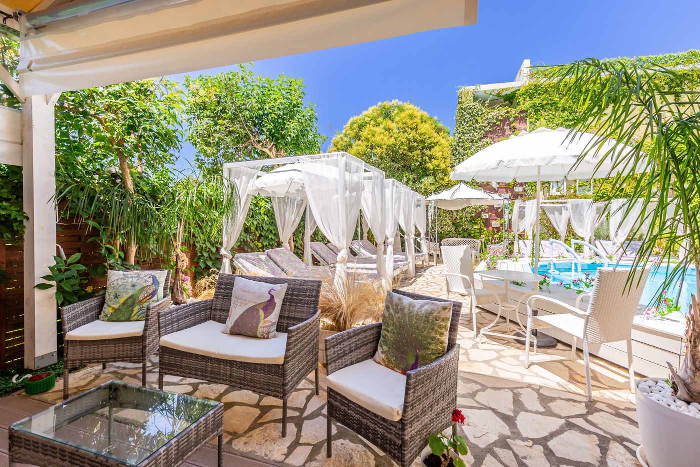 V-A--Boutique-Apartments-and-Suites-Pool-16