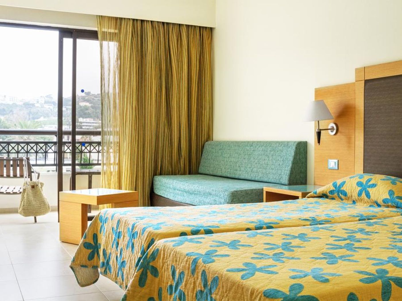 Sol-Cosmopolitan-Rhodes-Room-32