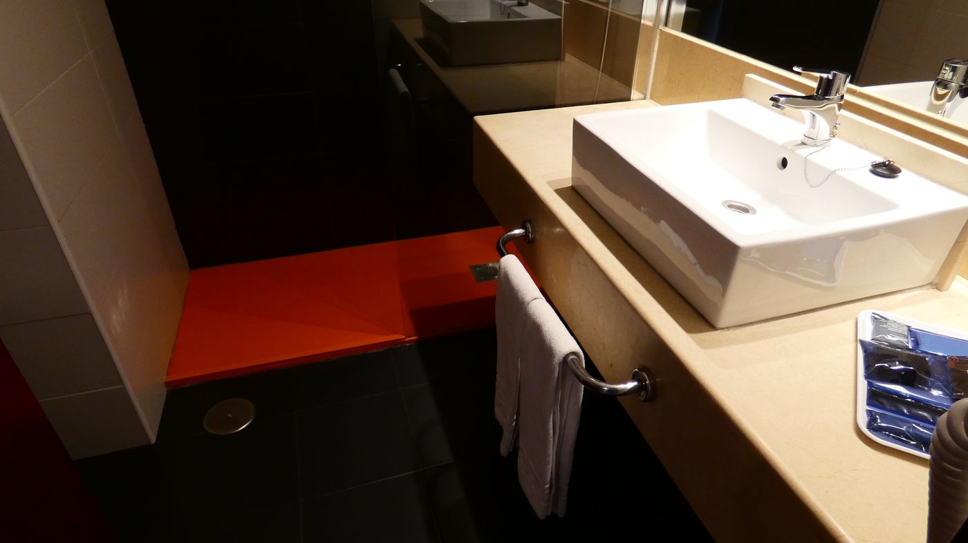 Weare-Chamartin-Room-47