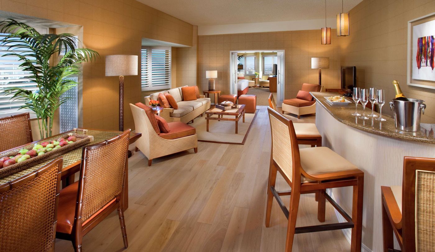 Tropicana-Las-Vegas-a-DoubleTree-by-Hilton-Resort-Room-4