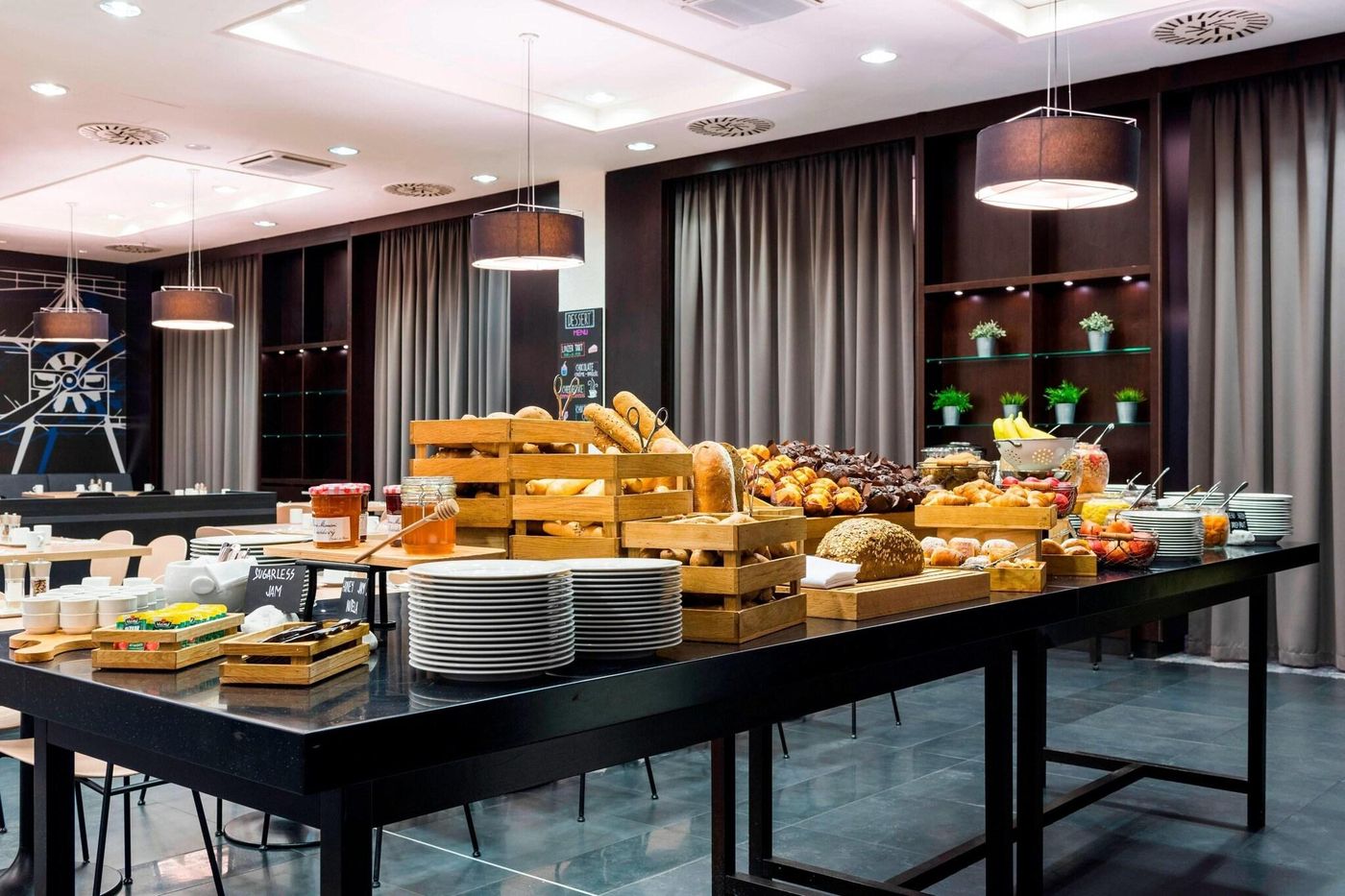 Courtyard-Prague-Airport-Restaurant-32