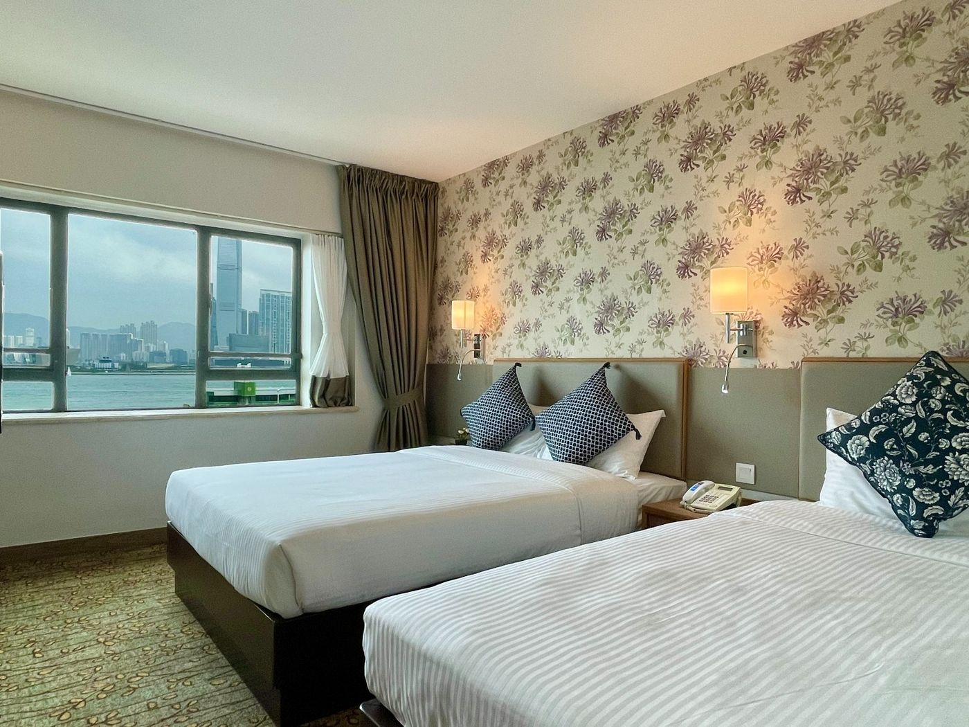 Lander-Grand-Hotel-Room-3