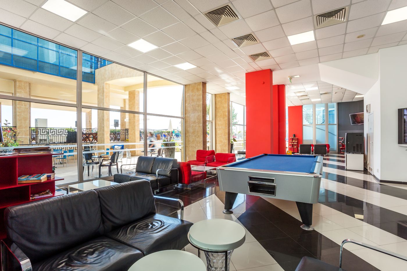 Blue-Pearl-Hotel-Lobby-59