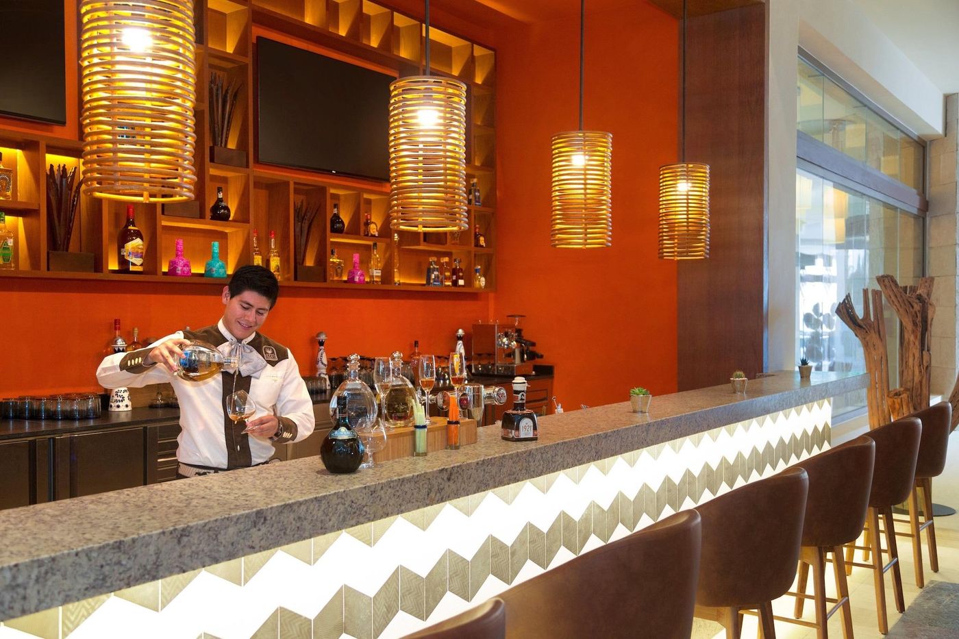 Hyatt-Ziva-Cancun-Bar-61