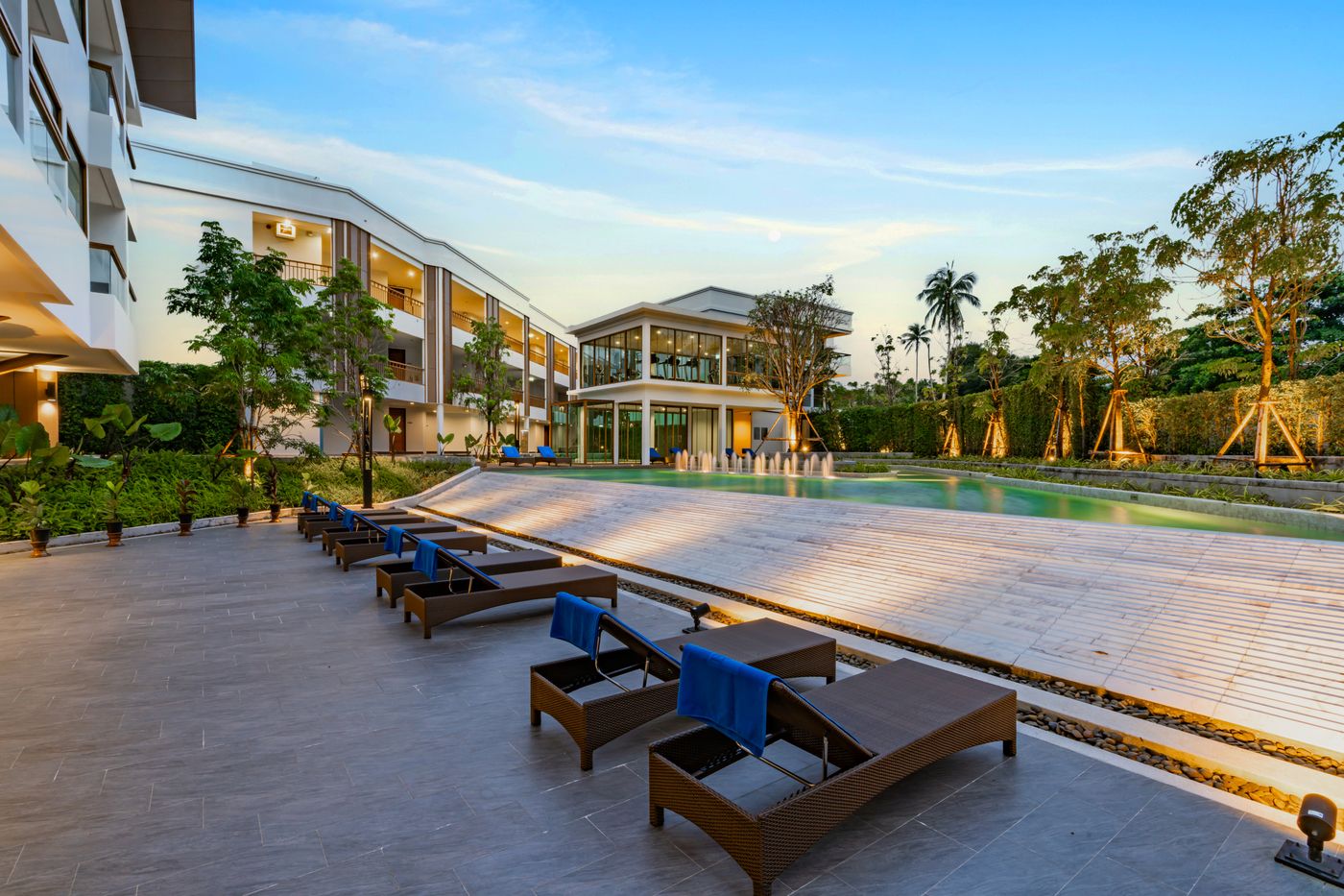 Bella-Nara-Phuket-Naiyang-Beach-Sports-and-Entertainment-17