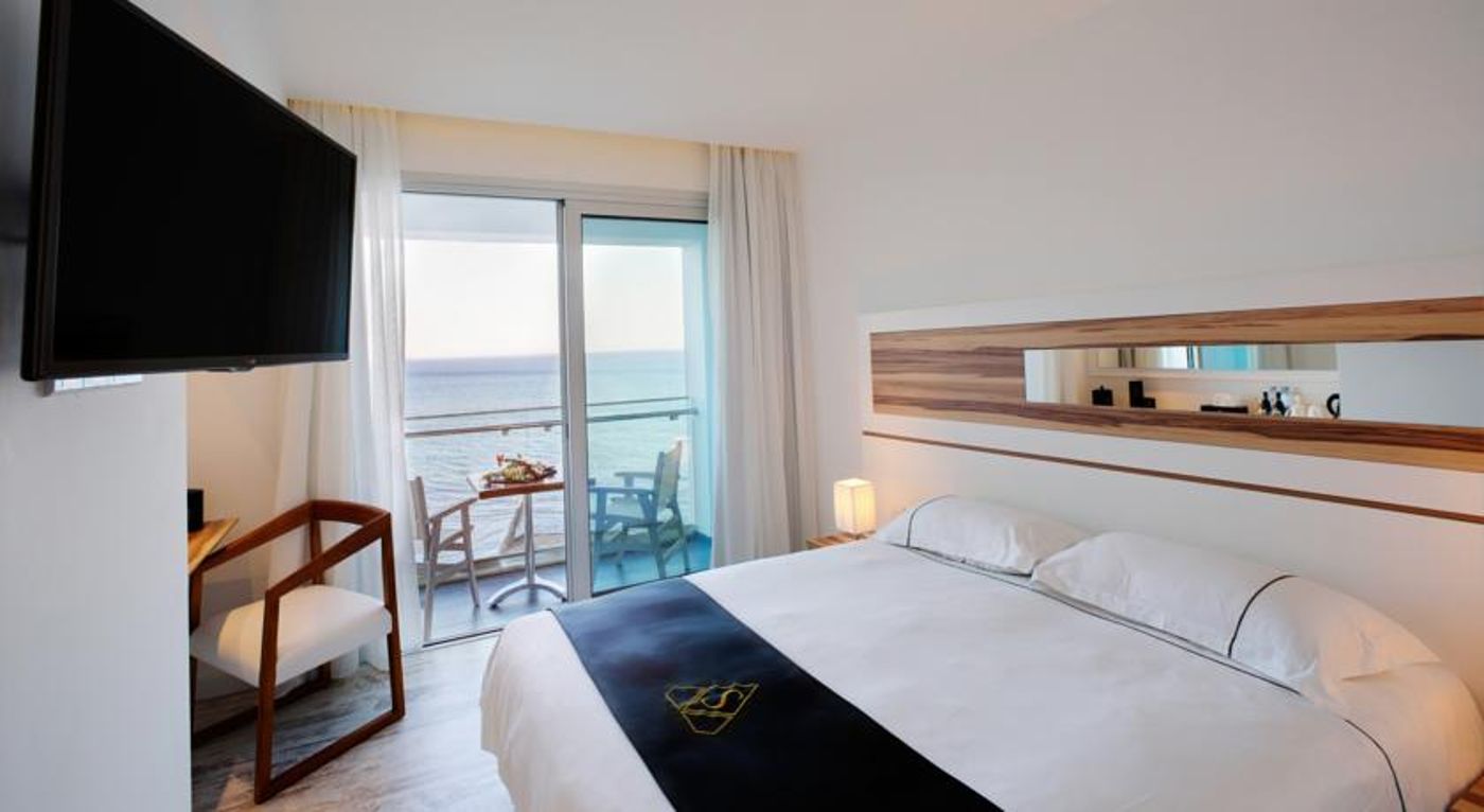 The Ciao Stelio Deluxe Hotel