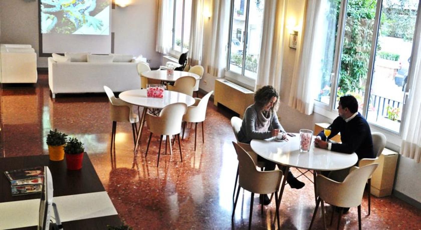 Tres Torres Atiram Hotel