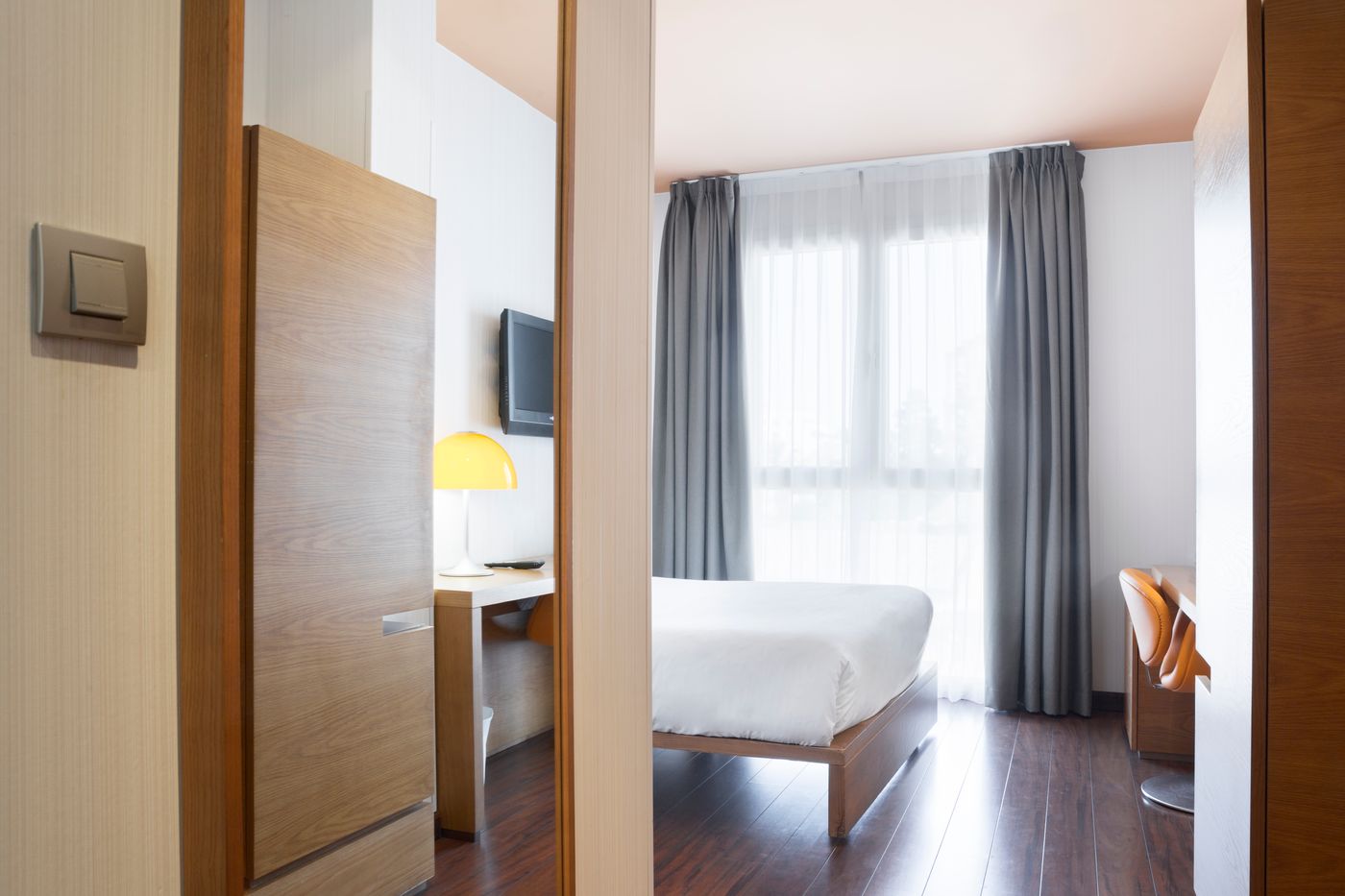 Petite-Palace-Plaza-Hotel-Room-17