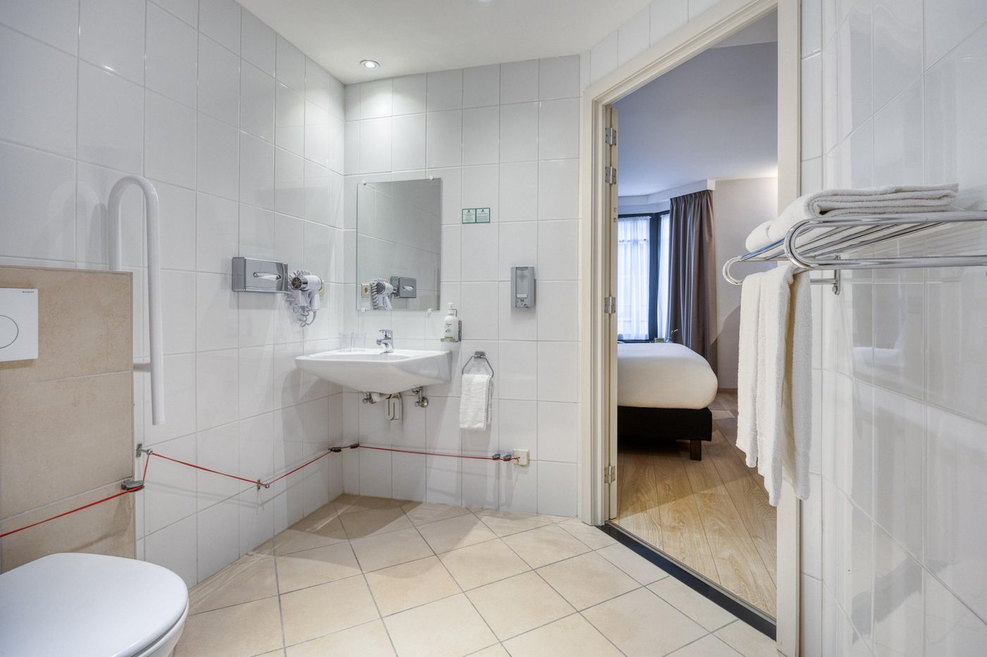 Holiday-Inn-Brussels-Schuman-Room-37