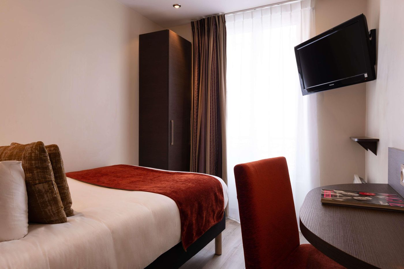 Comfort-Hotel-Lamarck-Room-17