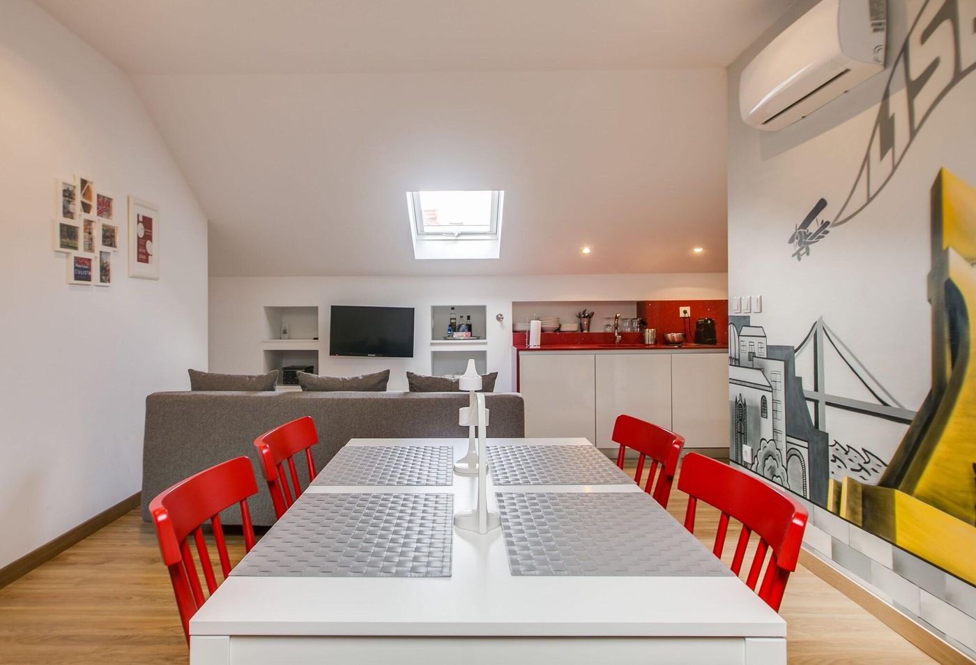 Home-Out-Rooms---Apartments-Room-14